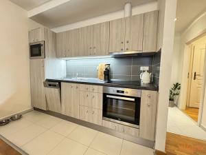 Pronájem bytu 2+kk, Praha - Staré Město, Národní, 68 m2