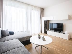 Pronájem bytu 2+kk, Praha - Karlín, Nekvasilova, 56 m2