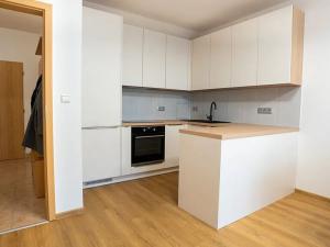Pronájem bytu 2+kk, Praha - Košíře, Černochova, 51 m2
