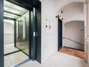 Pronájem obchodního prostoru, Praha - Malá Strana, Vlašská, 98 m2