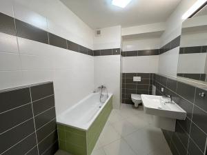 Prodej bytu 2+kk, Praha - Střížkov, Makedonská, 53 m2