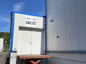 Pronájem skladu, Loděnice, Hořelická, 1000 m2