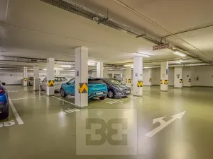 Pronájem garážového stání, Praha - Žižkov, Pitterova, 13 m2