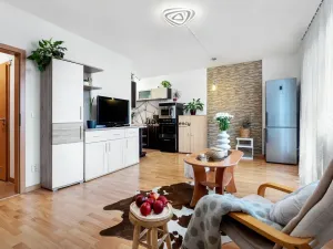 Prodej bytu 2+kk, Praha - Vinoř, Českodubská, 63 m2