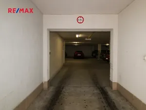 Pronájem garážového stání, Praha - Podolí, Sinkulova, 12 m2
