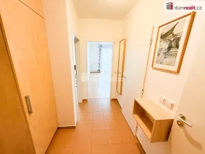 Pronájem bytu 2+kk, Hostivice, B. Němcové, 52 m2