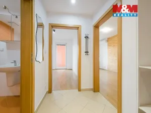 Pronájem bytu 2+kk, Praha - Hloubětín, Nademlejnská, 49 m2