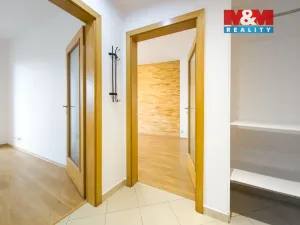 Pronájem bytu 2+kk, Praha - Hloubětín, Nademlejnská, 49 m2