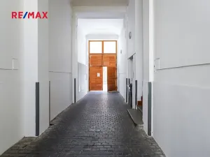 Pronájem bytu 1+1, Praha - Vinohrady, Velehradská, 40 m2