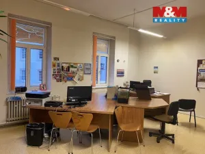 Pronájem kanceláře, Bruntál, Zámecké nám., 76 m2