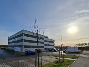 Pronájem garážového stání, Praha - Černý Most, Bryksova, 12 m2