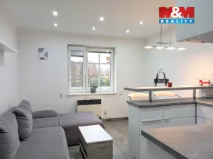 Pronájem bytu 1+1, Karlovy Vary - Dvory, 28 m2