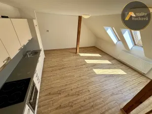 Prodej bytu 2+kk, Praha - Libeň, Zenklova, 81 m2