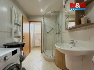 Pronájem bytu 1+kk, Praha - Hloubětín, Nademlejnská, 37 m2