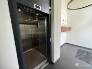 Pronájem bytu 1+kk, Praha - Kbely, Plzákova, 30 m2