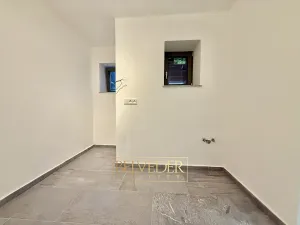 Pronájem atypického bytu, Teplice, J. V. Sládka, 134 m2