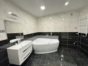 Prodej bytu 4+1, Karlovy Vary, Vřídelní, 160 m2