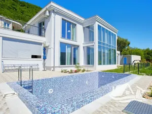 Prodej vily, Kumbor, Černá Hora, 320 m2