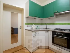 Pronájem bytu 1+1, Praha - Střešovice, Na Petynce, 27 m2