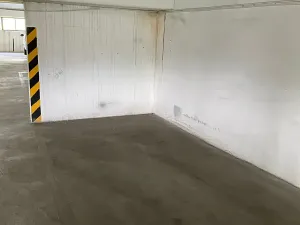 Pronájem garážového stání, Brno, Voroněžská, 14 m2