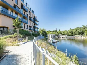 Pronájem garážového stání, Praha - Libeň, Menclova, 6 m2