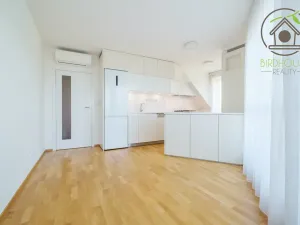 Prodej bytu 3+1, Praha - Suchdol, Brandejsovo náměstí, 116 m2