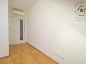 Prodej bytu 3+1, Praha - Suchdol, Brandejsovo náměstí, 116 m2