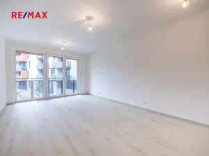 Prodej bytu 1+kk, Praha - Háje, Sochorcova, 33 m2