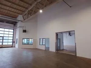 Pronájem výrobních prostor, Lišov, Hůrecká, 2357 m2