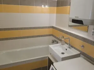 Pronájem bytu 2+kk, Jesenice, V Roháči I., 50 m2