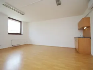 Pronájem kanceláře, Praha - Smíchov, Štefánikova, 63 m2