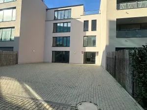 Pronájem garážového stání, Praha - Strašnice, Třebohostická, 14 m2