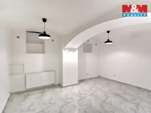 Prodej obchodního prostoru, Praha, Víta Nejedlého, 72 m2