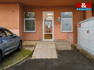 Pronájem obchodního prostoru, Ústí nad Labem - Severní Terasa, Šrámkova, 32 m2