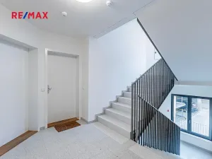 Pronájem bytu 2+kk, Praha - Nusle, Kloboučnická, 58 m2