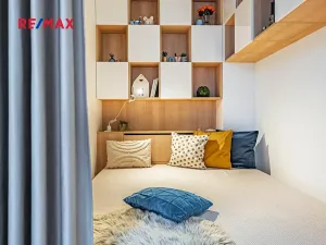 Pronájem bytu 1+kk, Praha - Horní Měcholupy, Padovská, 35 m2