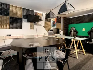 Prodej obchodního prostoru, Praha - Smíchov, Zborovská, 186 m2