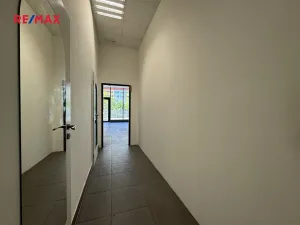 Pronájem obchodního prostoru, Hradec Králové, třída Edvarda Beneše, 220 m2