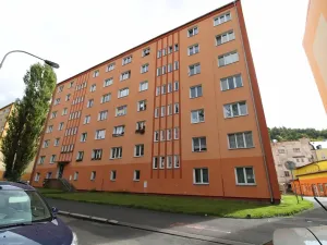 Prodej bytu 3+1, Karlovy Vary, Krymská, 68 m2