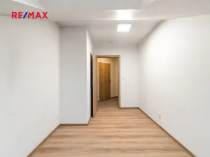 Pronájem bytu 2+kk, Plzeň, Skvrňanská, 37 m2