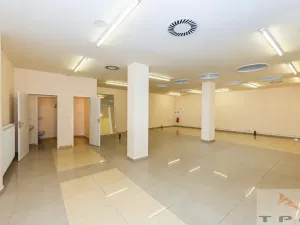 Prodej obchodního prostoru, Karlovy Vary, Divadelní náměstí, 100 m2