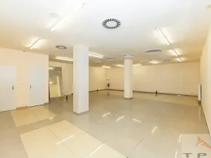 Prodej obchodního prostoru, Karlovy Vary, Divadelní náměstí, 100 m2