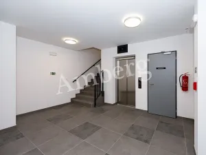 Pronájem bytu 1+kk, Praha - Karlín, Křižíkova, 32 m2