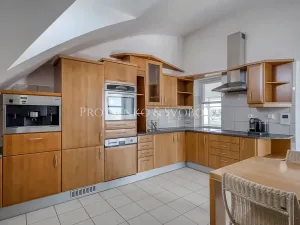 Prodej kanceláře, Křižanov, Benešovo náměstí, 530 m2