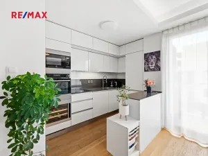 Prodej bytu 3+kk, Praha - Hrdlořezy, Učňovská, 71 m2