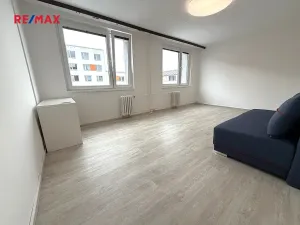 Pronájem bytu 1+kk, Kladno, Poděbradova, 33 m2