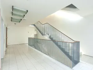 Pronájem kanceláře, Praha - Smíchov, Štefánikova, 160 m2