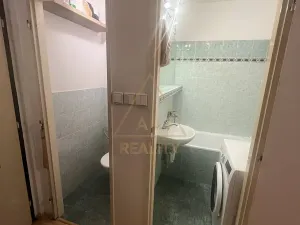 Pronájem bytu 2+kk, Praha - Žižkov, Na Jarově, 42 m2