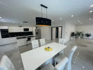 Prodej rodinného domu, Jeneč, Malé náměstí, 192 m2