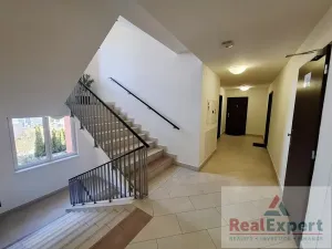 Prodej bytu 2+kk, Praha - Pitkovice, Lošáková, 67 m2